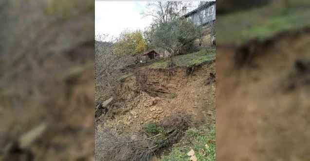Ayancık’ta toprak kayması: 2 ev tahliye edildi