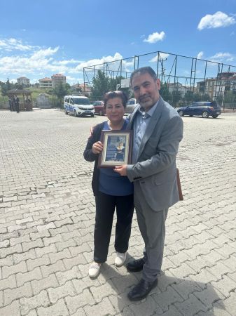 Yozgatlı Eğitimci, Kütüphane Kurarak Nesilleri Kitapla Buluşturuyor