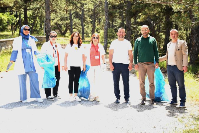 Yozgat Şehir Hastanesi Çamlıkta Temizlik Yaptı