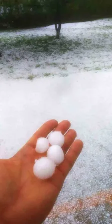 Yozgat'ta bir anda bastırdı: Haziran'da kar beyazı şehir!
