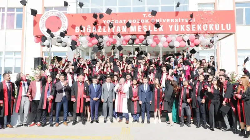 YOBÜ’den Görkemli Mezuniyet Töreni! Rektör Yaşar Yalnız Bırakmadı…
