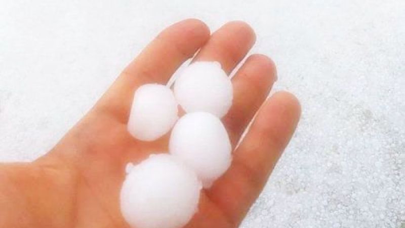 Yozgat'ta Dolu Yağışı Hayatı Felç Etti: Yollar Beyaza Büründü!