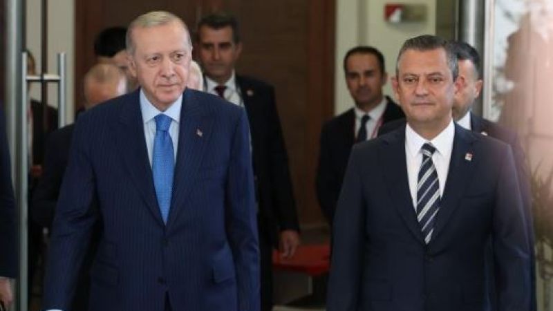 Siyasi Tarihte Büyük Buluşma! Cumhurbaşkanı Erdoğan ve CHP Lideri Özel'in Görüşmesi Tamamlandı!