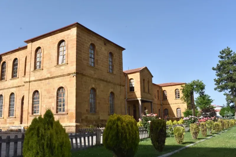 Yozgat'ın Altın Renkli Mektebi: Yozgat Lisesi!