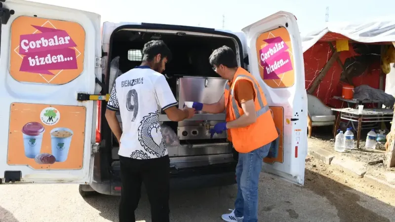 Mamak Belediyesi'nden Sıcak Çorba Sürprizi! Kurban Pazarında Bu İkram Kaçmaz!