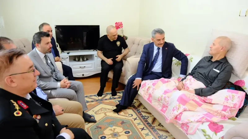 Yozgat Valisi Mehmet Ali Özkan'dan Kıbrıs Gazisi Mustafa Öztürk'e Bayram Ziyareti