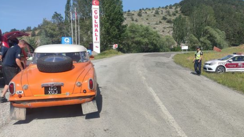 Yozgat'tan Geçen Klasik Otomobiller, Nefes Kesen Görüntülere Sahne Oldu