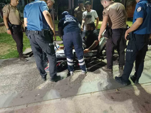 Denizli'de Kız Çocuklarının Kavgasını Ayırmak İsterken Bıçaklandı