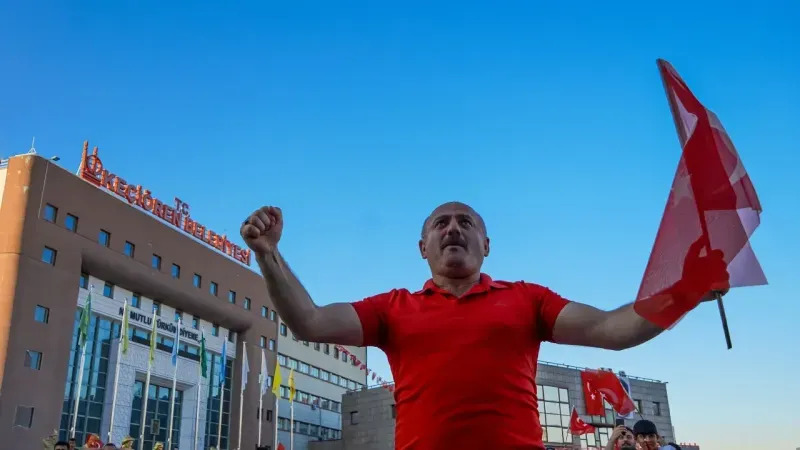 A Milli Futbol Takımı’nın maçını dev ekranda yayınladı Binlerce kişi aynı ekrandan izledi