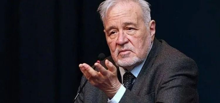 Dijital yerine tuşlusunu tercih ediyor. İlber Ortaylı bu kez tarihi değil yeni dünyayı konuştu! Peki İlber Ortaylı kimdir, nerede doğdu, eğitim hayatı nasıl?