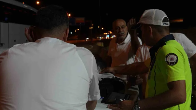 Yozgat'ın komşusunda Polisin "sabır" sınavı: Otobüs şoförü ehliyetini vermemek için dakikalarca dil döktü