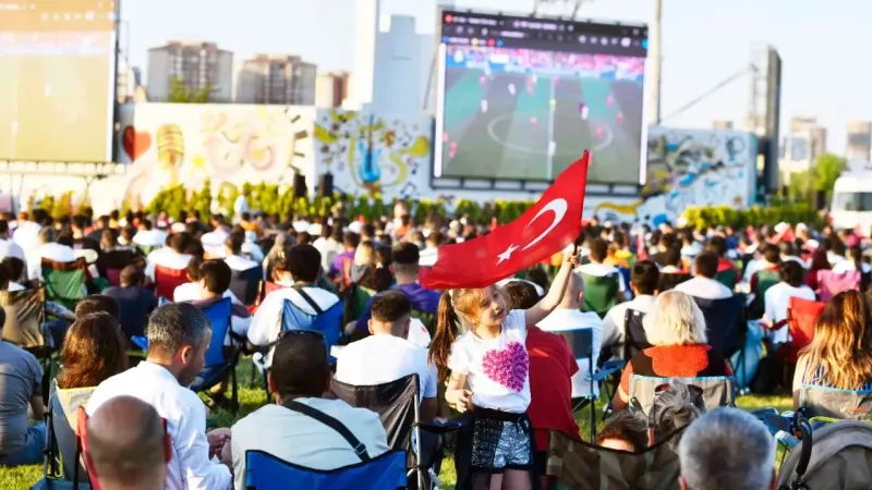 Euro 2024 maçlarını dev ekranda yayınlıyor