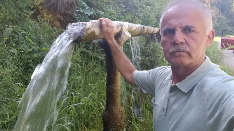 İki il, üç ilçenin arasında çam ağacı içinden akıp gelen doğal soğutmalı su! Yozgat’ta Atoluğu’ndan su içmediyseniz acele edin!