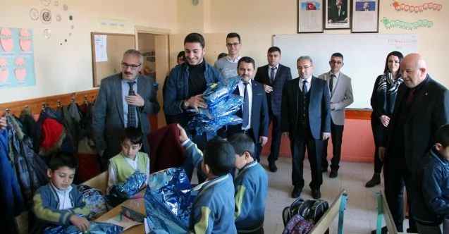 Gönül Bağı Etkinlikler Kapsamında Öğrencilere Kışlık Kıyafet Hediye Edildi