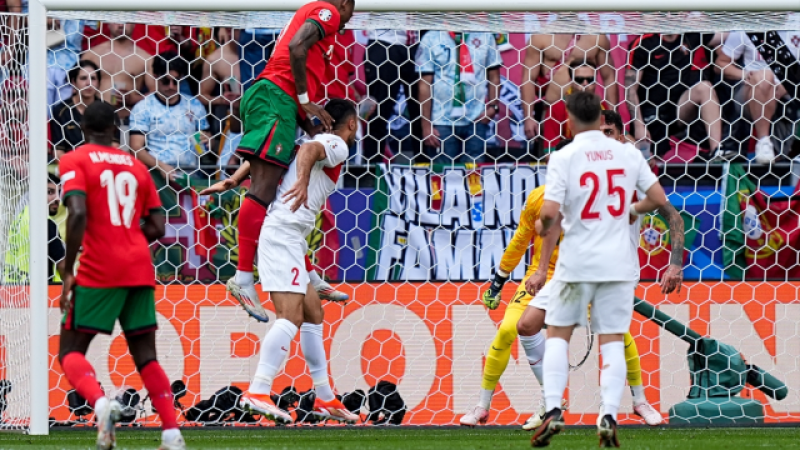 Samet kendi kalesine mi gol attı? Portekiz öne mi geçti?