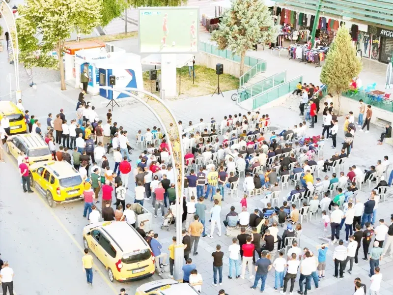 Milli heyecana meydanlardan ortak oldular