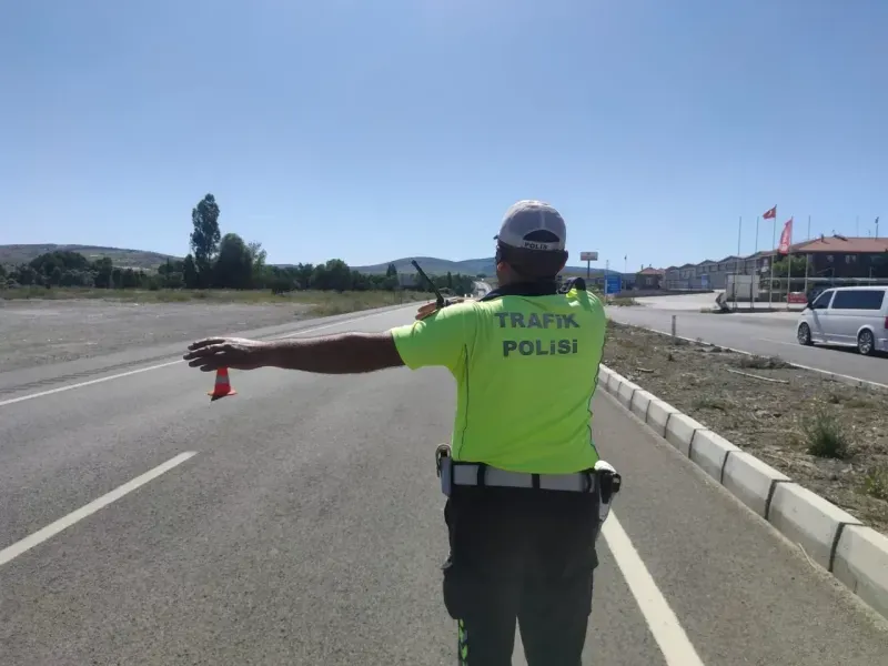 Yozgat Emniyet Müdürlüğü ve Jandarma Ekiplerinden Sıkı Trafik Denetimi: Bayram Dönüşü Güvenliğinizi Sağlamak İçin Görev Başında