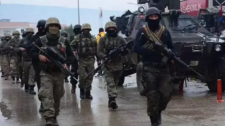 Son Dakika: TSK Personeline Askeri Üs Bölgelerinde İnternet ve Sosyal Medya Kullanımı Yasaklandı
