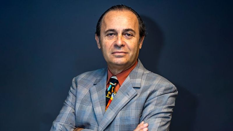 Ayhan Sicimoğlu Kimdir, Ne İş Yapar?