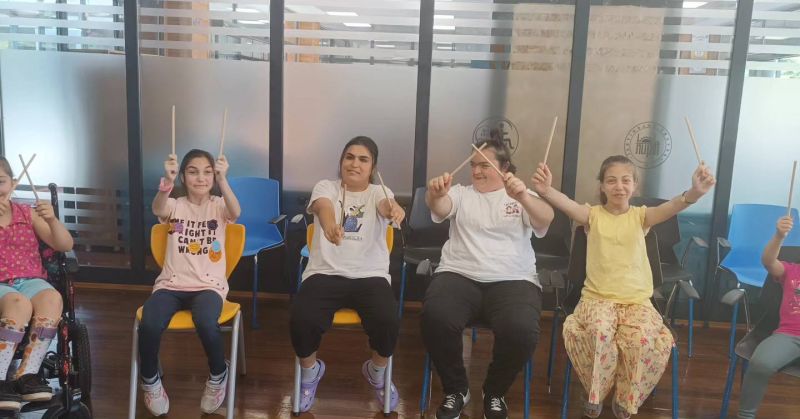 Akyurt Belediyesi Engelsiz Yaşam Merkezi'nde engelleri aşıyorlar