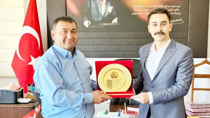 Yozgat Büyüktoraman Köyü Taziye Evi Açıldı: Muhtar Şahin’den Kaymakam Yıldırım’a Plaket
