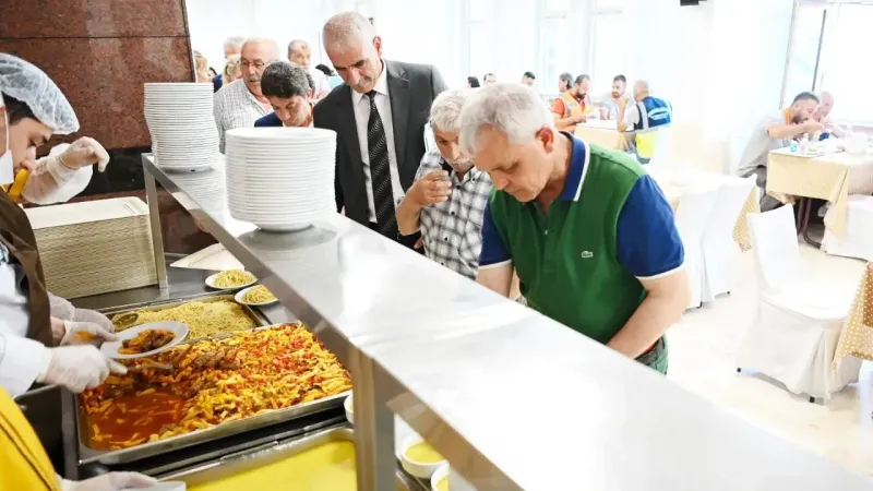 Mamak Belediye Başkanı Veli Gündüz Şahin, Personeliyle Öğle Yemeğinde Buluştu