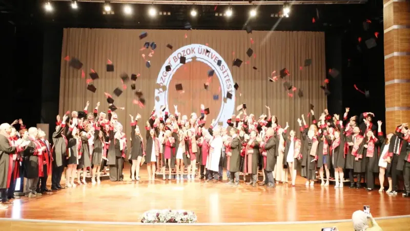 YOBÜ’de Mezuniyet Heyecanı! Genç Doktorlar Mezun Oldu!