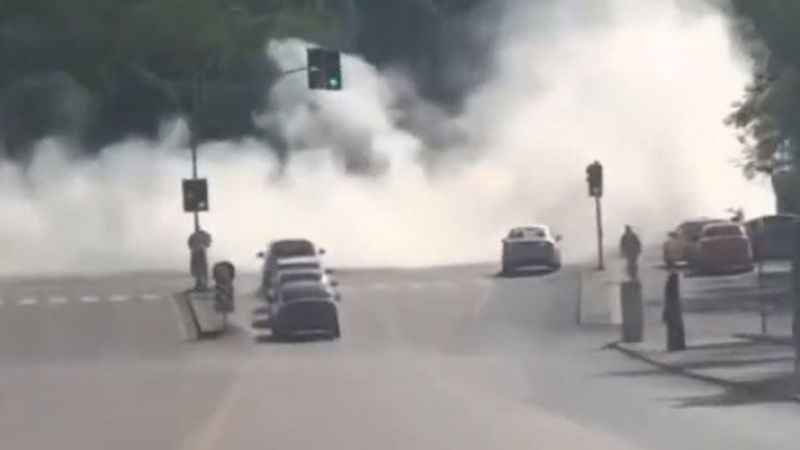 Ankara Sincan'da mağaza yangını! Vatandaş pet şişeyle müdahale etti