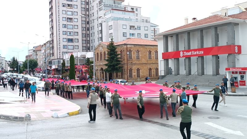 Yozgat’ta Gökyüzü Kartalları Şehitler İçin Yürüdü