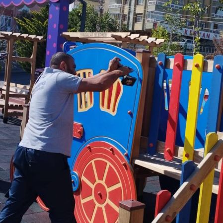 Pursaklar Belediyesi Çocuklar İçin Güvenli Oyun Alanları Oluşturuyor