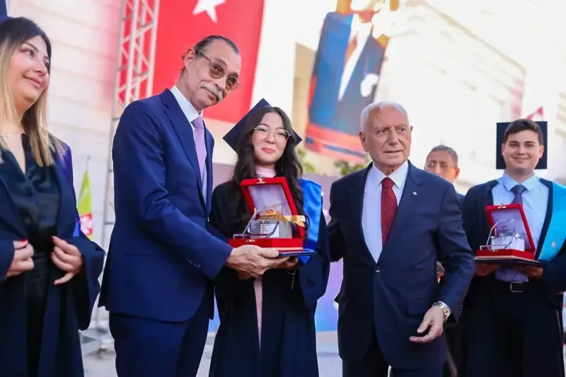 Başkent Üniversitesi’nde mezuniyet sevinci