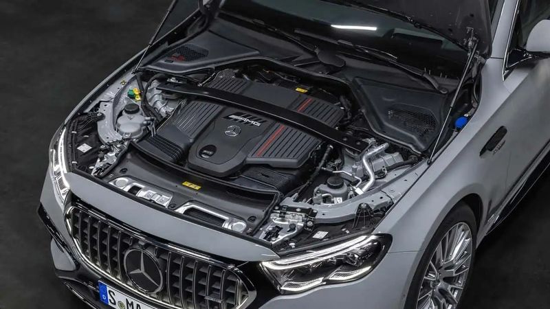 Mercedes’in Şok Kararı! Elektrikli Araçlardan Vazgeçip Benzinli Motorlara Dönüyor!