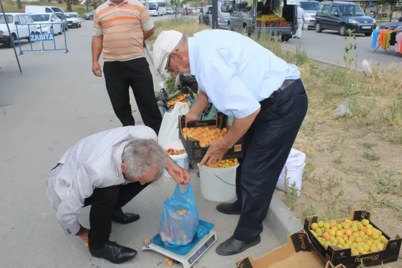 Yozgat Salı Pazarının En Pahalı Ürünü Çilek Oldu