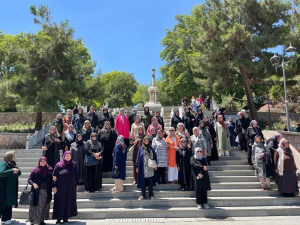 Çamlıdere Belediyesi öncü oldu: Kadınlar Konya'yı gezdi