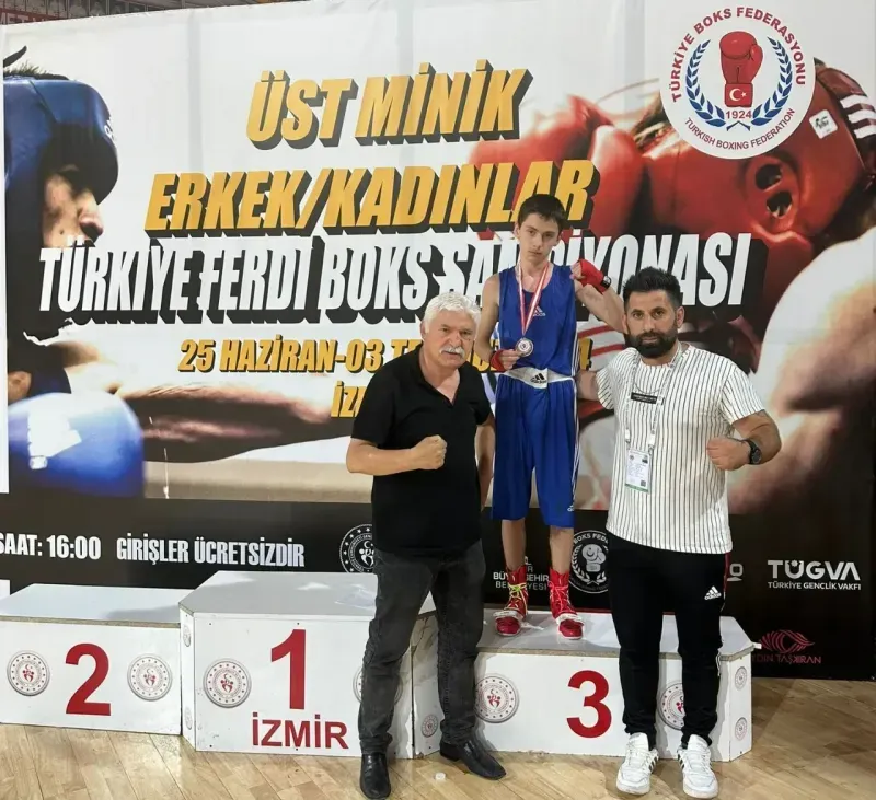 Mamak’ın Altın Yumruğundan Türkiye Üçüncülüğü
