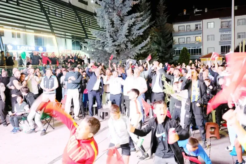 Yozgat’tan bütün Avrupa’ya mesaj Kurtla maç izledi!