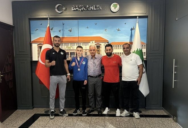 Altın yumruk Türkiye üçüncüsü oldu Başkan Şahin tebrik etti