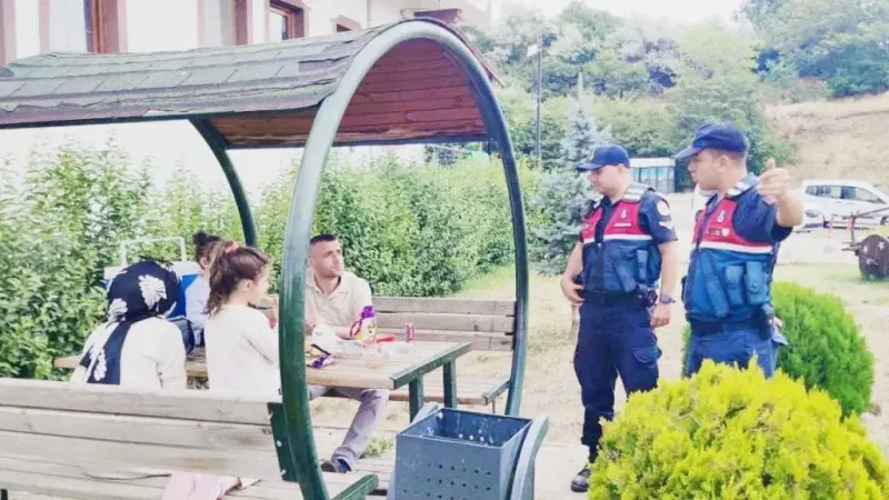 Yozgat’ta Jandarma Bilgilendirdi! Değerli Eşyalarınızı Araçlarınıza Bırakmayın!
