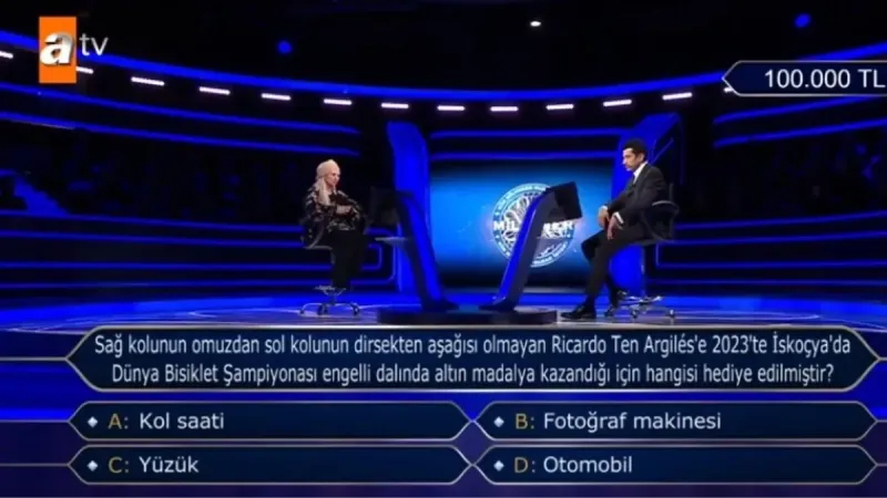 Sağ kolun omuzdan sol kolun dirsekten aşağısı olmayan Ricardo Ten Argiels'e 2023'te İskoçya'da Dünya Bisiklet Şampiyonası engelli dalında....