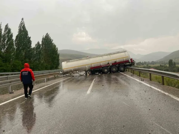 Dorse tankerden ayrılınca olanlar oldu: akıl almaz kazadan görüntüler