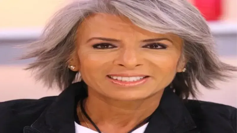 Şenay Düdek Kimdir?