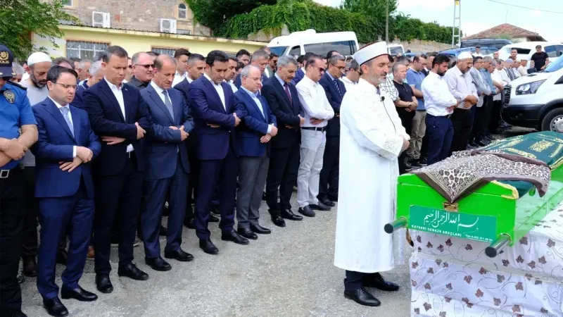 Yozgatlı Yargıtay Üyesi Seyfi Han'ın Annesi Zülfiye Han Son Yolculuğuna Uğurlandı