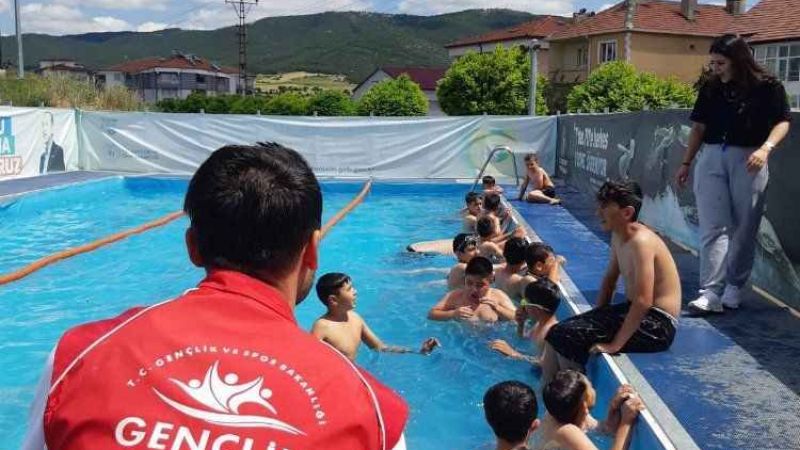 Yüzme eğitimine geçici çözüm! Sadece yaz aylarında hizmet veriyor
