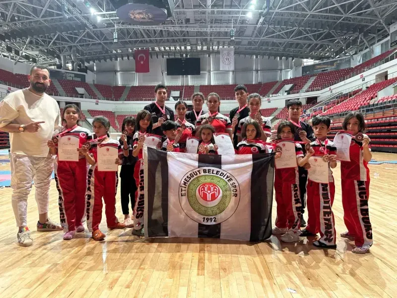 Belediye sporcularından büyük başarı 17 madalya kazandılar