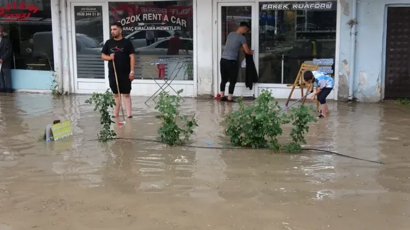 Yozgat'ta gök yarıldı yere boşaldı: iki tepe arasındaki şehir bir anda göle döndü!