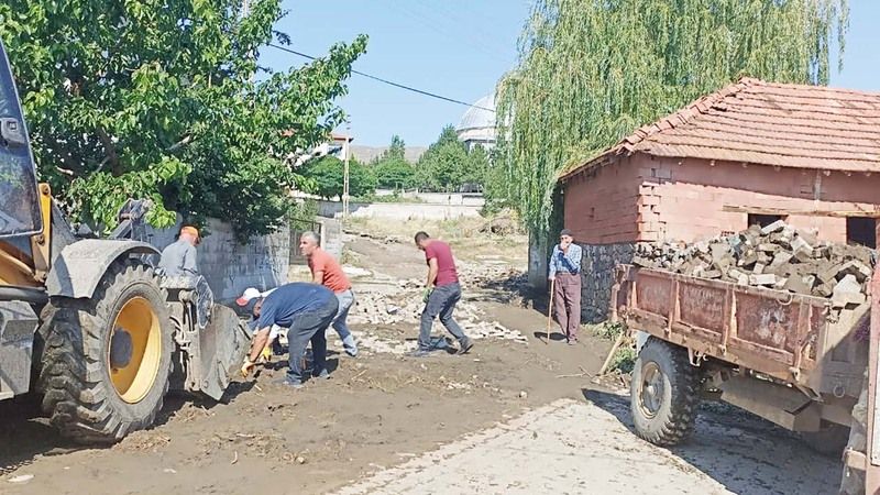 Araplı Beldesi’nde Şiddetli Yağış Sonrası Evleri ve Tarlaları Su Bastı!