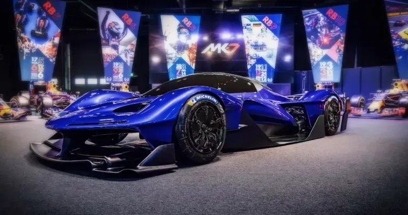 Uzaydan Gelmiş Gibi Görünen Hiper Otomobil Red Bull RB17 Tanıtıldı