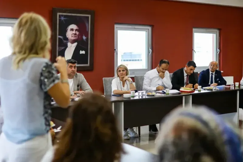 Muhtarların sorunlarını dinledi