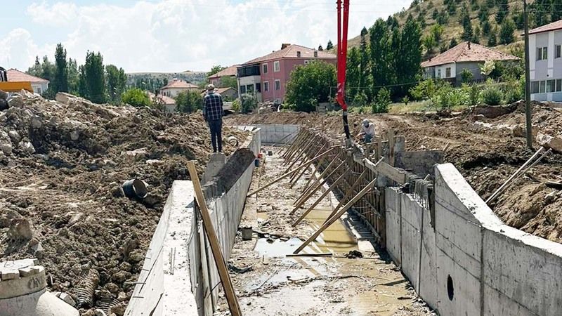 Ozan Beldesi'nde Kanal Islah Çalışmalarında Son Aşama!