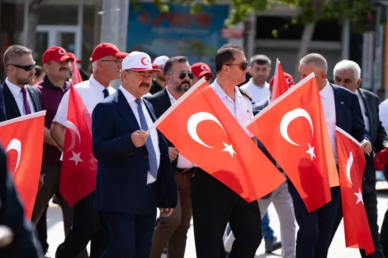 15 Temmuz şehitleri anıldı.. Kur'an-ı Kerim okundu, mezarlara karanfil bırakıldı